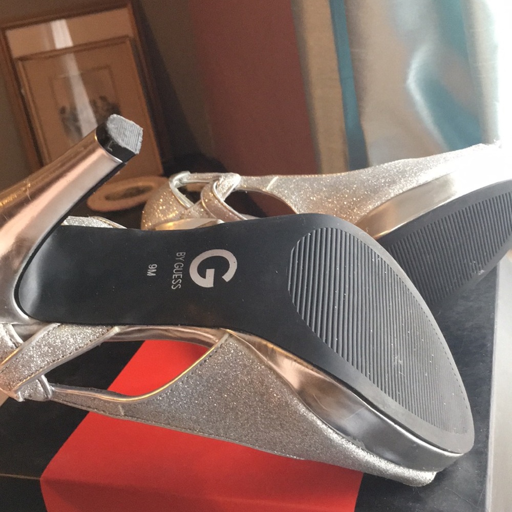Silver Heels - Picture 3 of 6